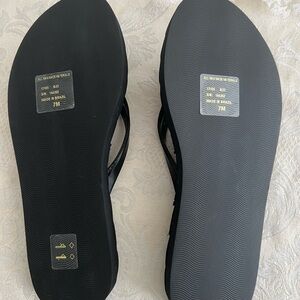 Brand New Tory Burch black size 7 flip flops
